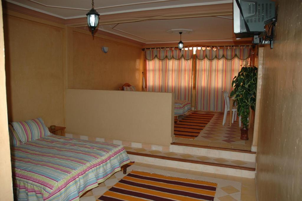 Четырехместный (Четырехместный номер с собственной ванной комнатой) отеля Hotel Palm Barraoui, Тингир