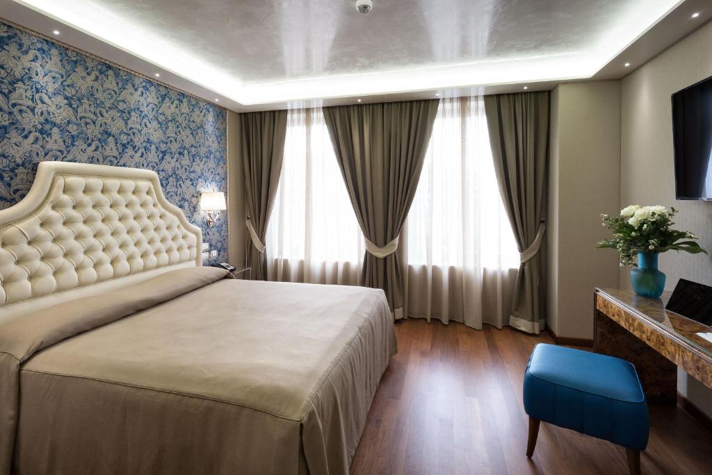 Двухместный (Двухместный номер Делюкс с 1 кроватью и видом на город) отеля Hotel Santa Chiara & Residenza Parisi, Венеция