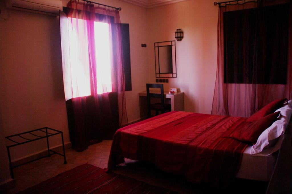 Двухместный (Улучшенный двухместный номер с 1 кроватью) отеля Dar Chamaa, Уарзазат