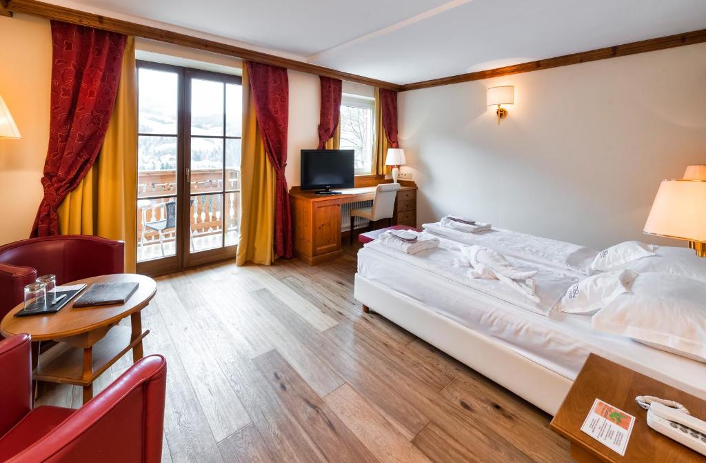 Двухместный (Улучшенный двухместный номер с 1 кроватью) отеля Alpin & Vital Hotel La Perla, Ортизеи