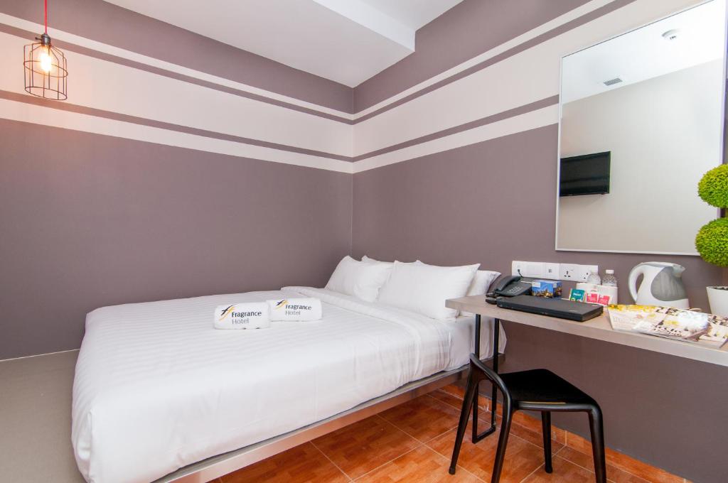 Двухместный (Standard Room with free WIFI (No Window)) отеля Fragrance Hotel - Kovan, Сингапур (город)