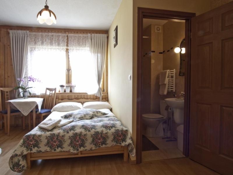Четырехместный (Четырехместный номер с собственной ванной комнатой) семейного отеля U Majerczyka II, Закопане