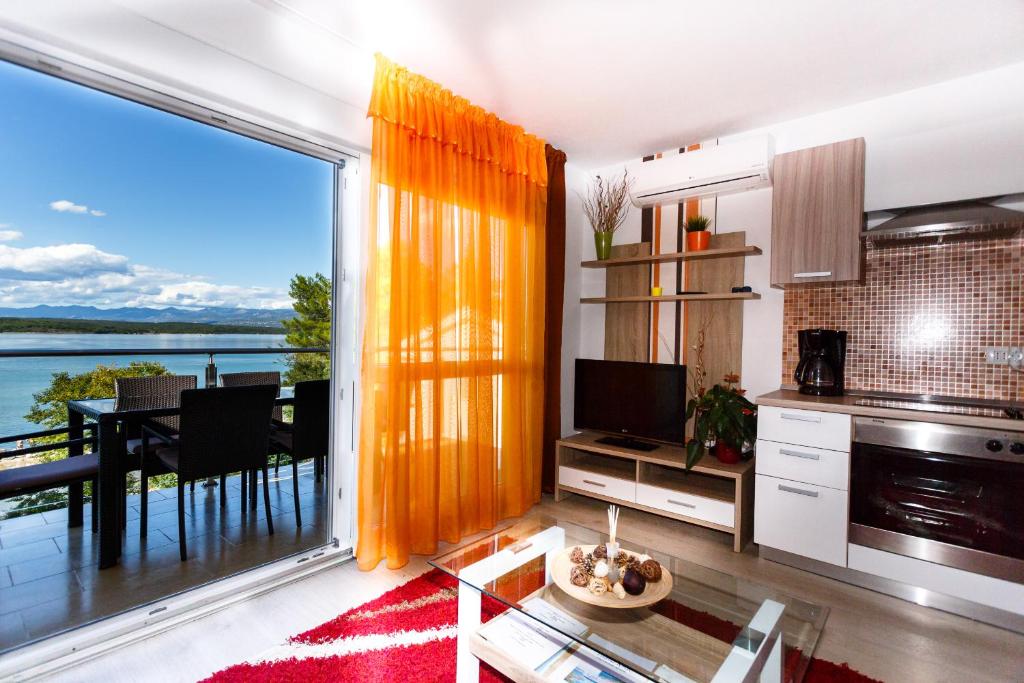 Апартаменты (Роскошные апартаменты с 1 спальней и балконом, вид на море) апартамента Soline Bay Seashore Residence, Солине