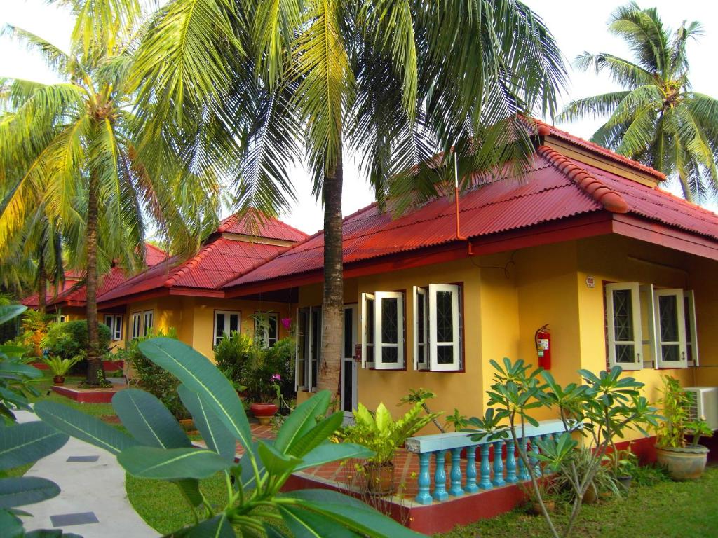 Номер (Бунгало Делюкс с видом на сад) курортного отеля Palm Village, Пхукет