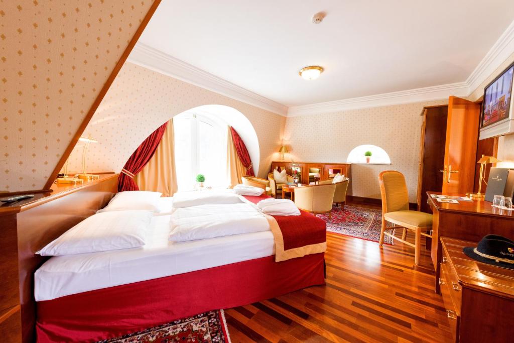 Семейный (Стандартный семейный номер (для 2 взрослых и 2 детей)), Hotel Salzburger Hof