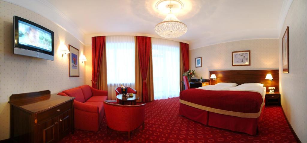 Семейный (Стандартный семейный номер (для 2 взрослых и 1 ребенка)), Hotel Salzburger Hof