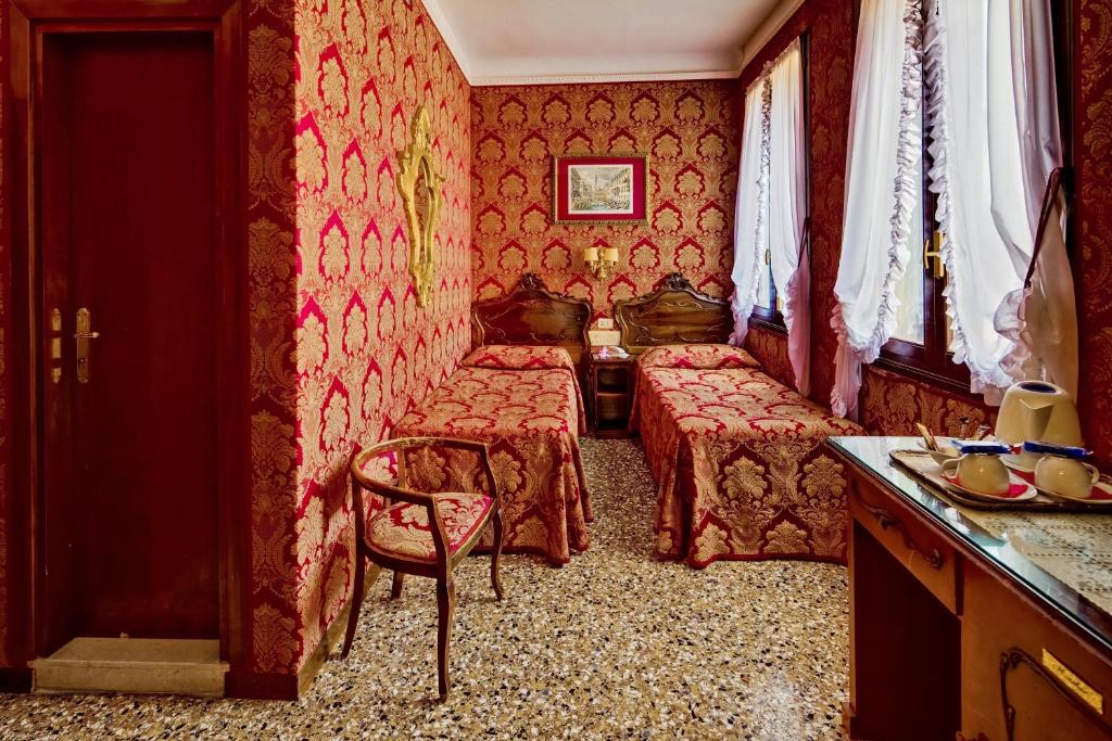 Двухместный (Двухместный номер эконом-класса с 1 кроватью) отеля Antica Locanda Sturion Residenza d'Epoca, Венеция