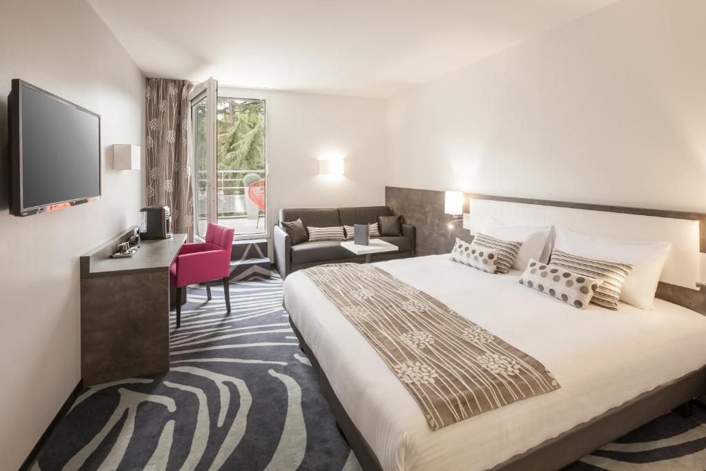 Двухместный (Улучшенный двухместный номер с 1 кроватью, террасой и правом посещения спа-салона) отеля Au Comté d'Ornon Hôtel & Spa, Бордо