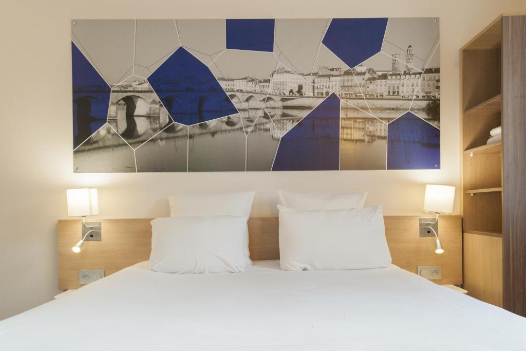 Двухместный (Attic Comfort Double Room) отеля Brit Hotel Mâcon Centre Gare, Макон