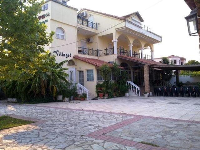 Отель The Village, Игуменица