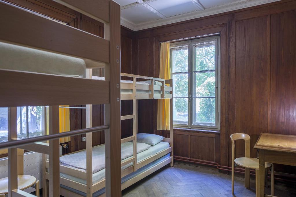 Двухместный (Двухместный номер с 2 отдельными кроватями и общей ванной комнатой) хостела Schaffhausen Youth Hostel, Шаффхаузен