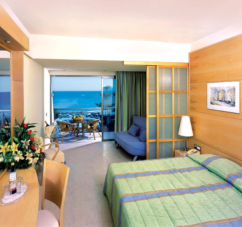 Двухместный (Двухместный номер с 1 кроватью или 2 отдельными кроватями (для 2 взрослых и 1 ребенка) с видом на море) курортного отеля Calypso Beach, Фалираки