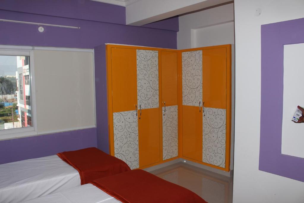 Номер (Кровать в общем номере для мужчин) хостела Mahas Inn, Хайдарабад