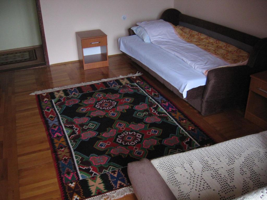 Двухместный (Стандартный двухместный номер с 2 отдельными кроватями и видом на сад) гостевого дома Guest house Pribojska Banja, Прибоьска-Баня