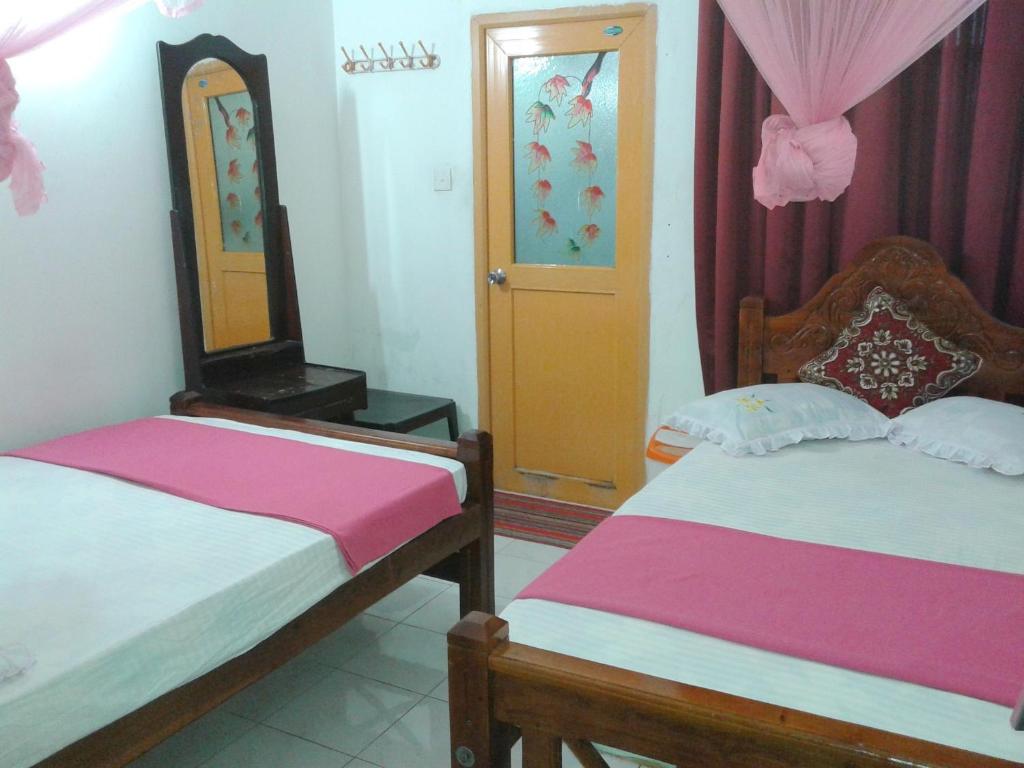 Двухместный (Двухместный номер Делюкс с 1 кроватью) гостевого дома Dilshan Guest, Полоннарува