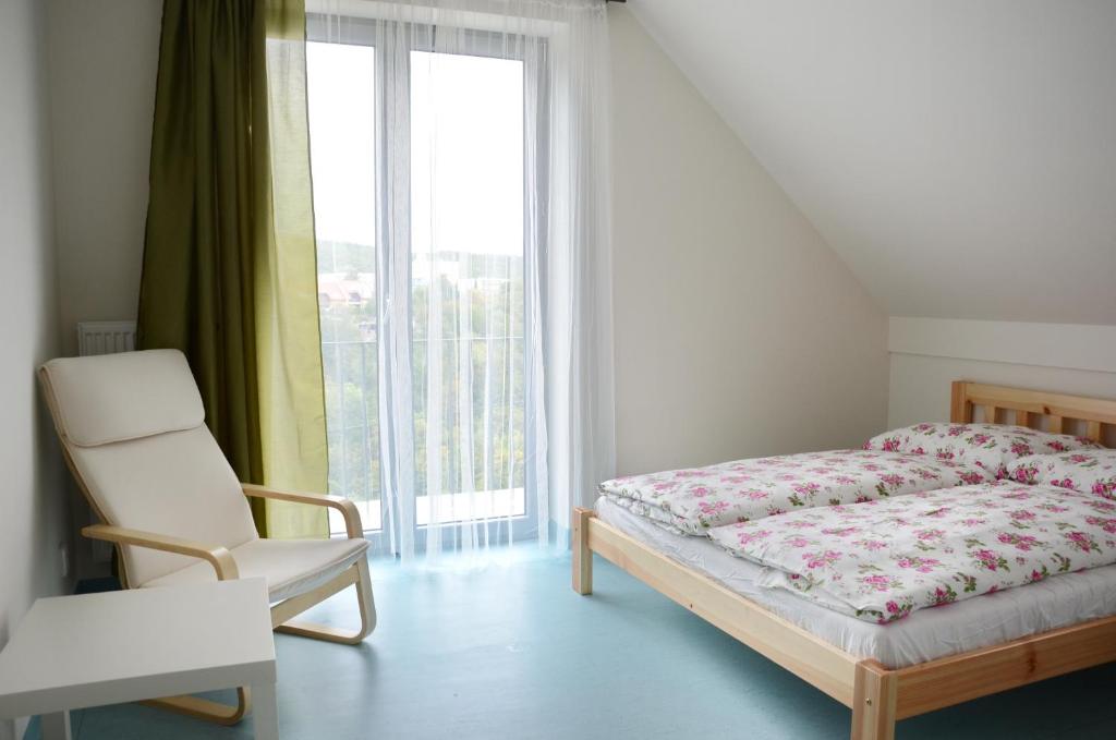 Двухместный (Двухместный номер с 1 кроватью и балконом (для 3 взрослых)) гостевого дома Mezi Stromy, Брно