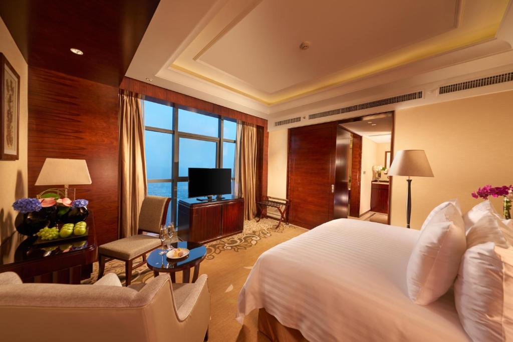 Двухместный (Улучшенный номер с кроватью размера «queen-size») отеля Grand New Century Hotel Hangzhou Sumtime, Ханчжоу