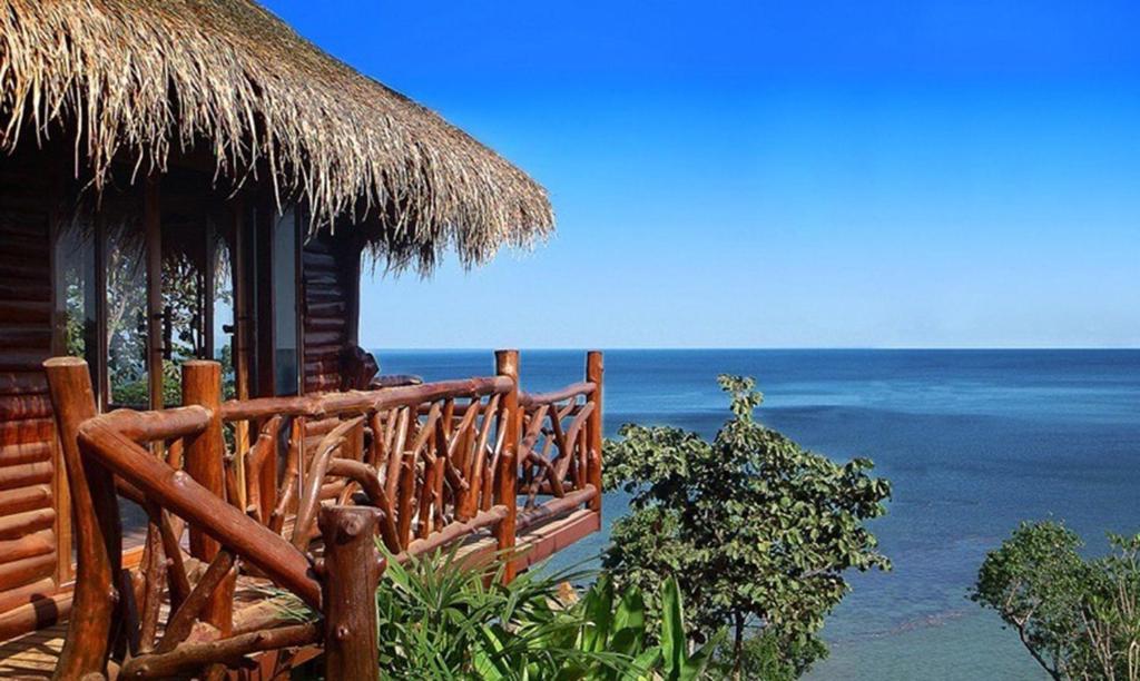Вилла (Вилла из тикового дерева с видом на море) курортного отеля Kohjum Resort, Кох-Юм
