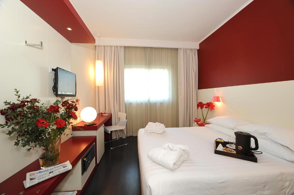 Двухместный (Улучшенный двухместный номер с 1 кроватью или 2 отдельными кроватями) отеля Hotel Michelino Bologna Fiera, Болонья