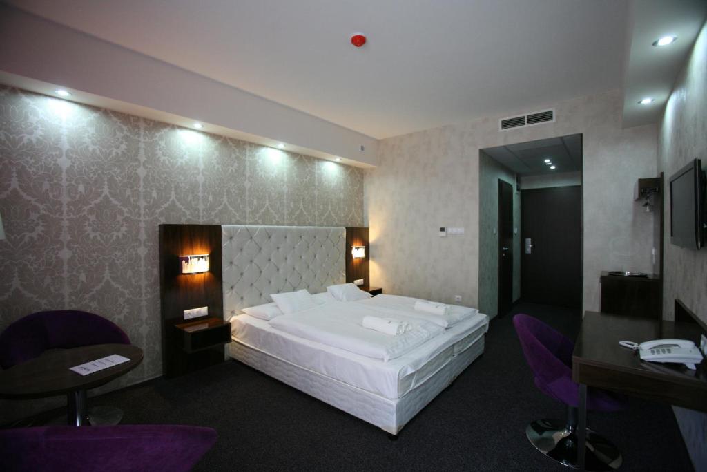 Двухместный (Двухместный номер с 1 кроватью или 2 отдельными кроватями) отеля Bástya Wellness Hotel Superior, Мишкольц-Тапольца