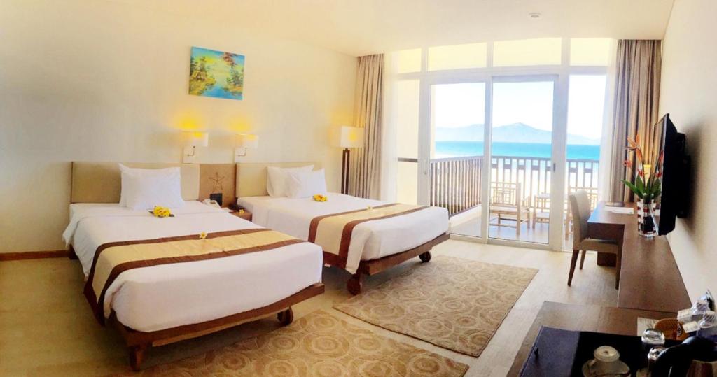 Двухместный (Premium Deluxe Double or Twin Room with Balcony - Ocean View), Centara Sandy Beach Resort Danang