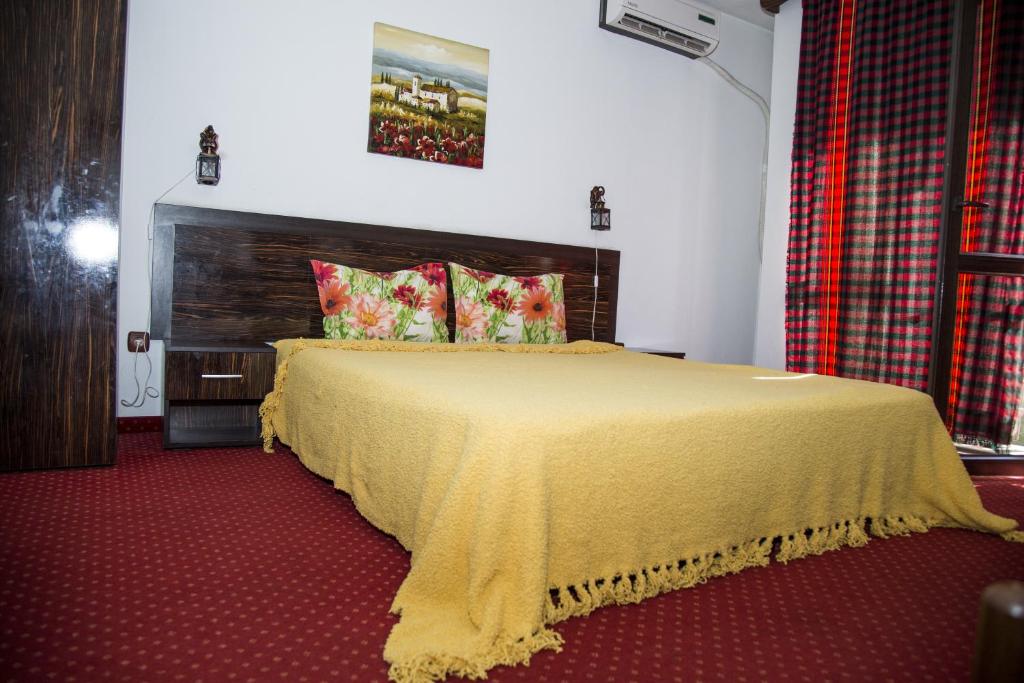 Двухместный (Двухместный номер с 1 кроватью или 2 отдельными кроватями) отеля Family Hotel Emaly 2, Сапарева-Баня