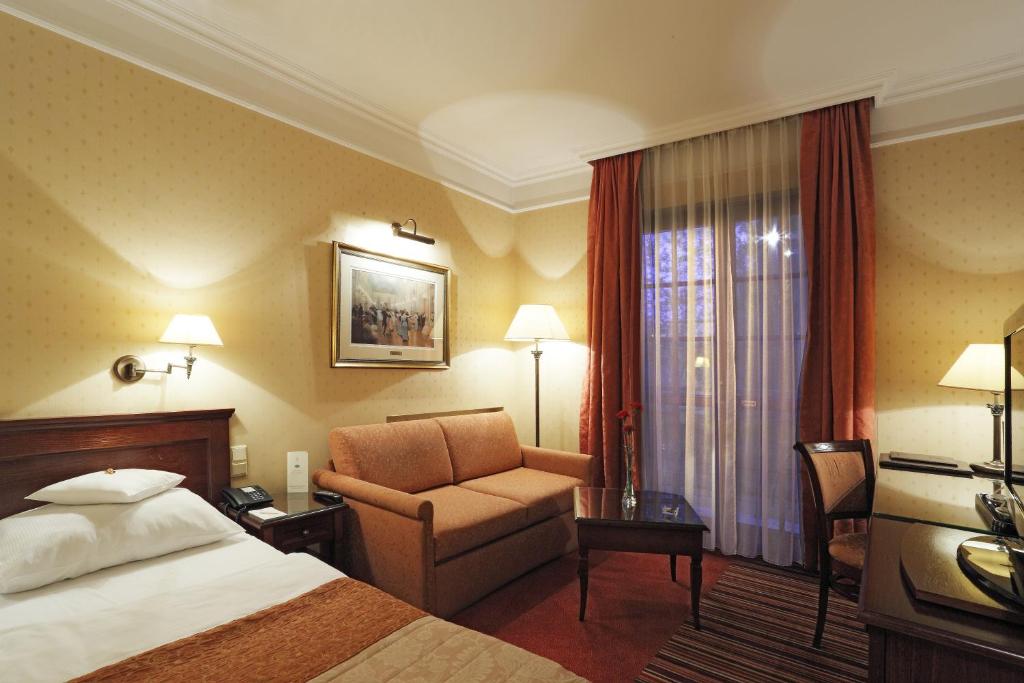 Двухместный (Улучшенный двухместный номер с 1 кроватью или 2 отдельными кроватями) отеля Hotel Branicki, Белосток