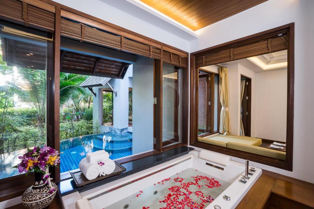 Сьюит (Люкс с бассейном, вид на сад), Курортный отель Royal Muang Samui Villas