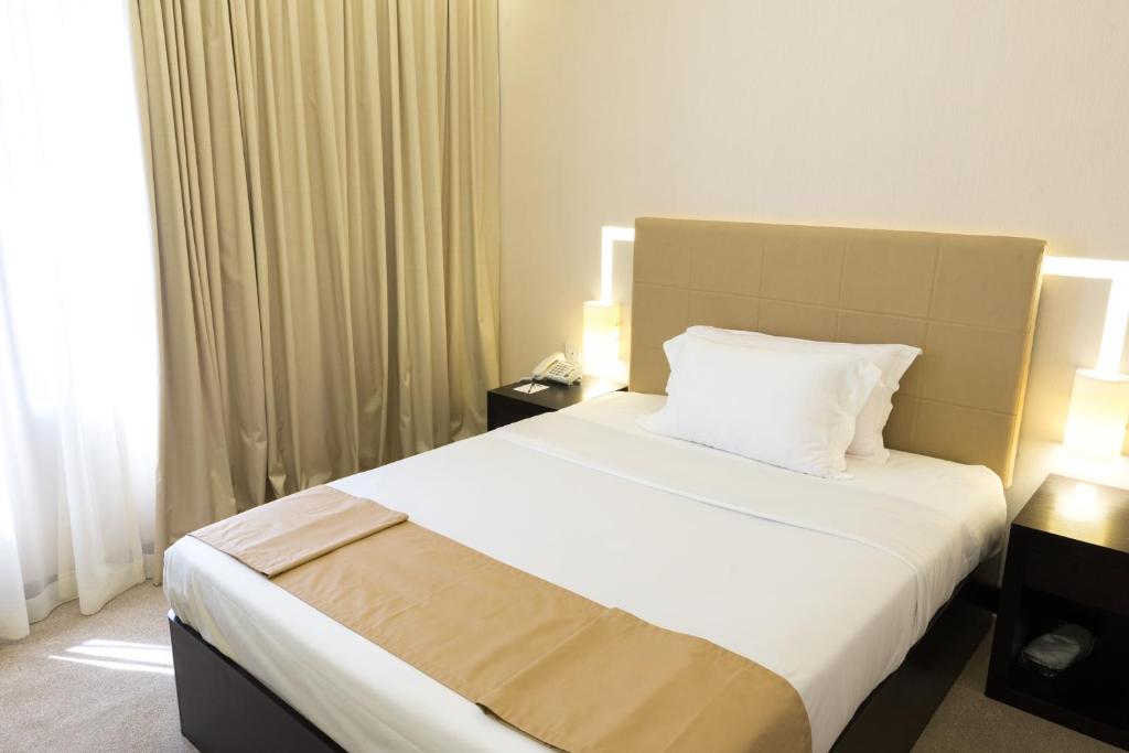 Двухместный (Классический номер с двуспальной кроватью и видом на город) курортного отеля Al Qurum Resort, Маскат