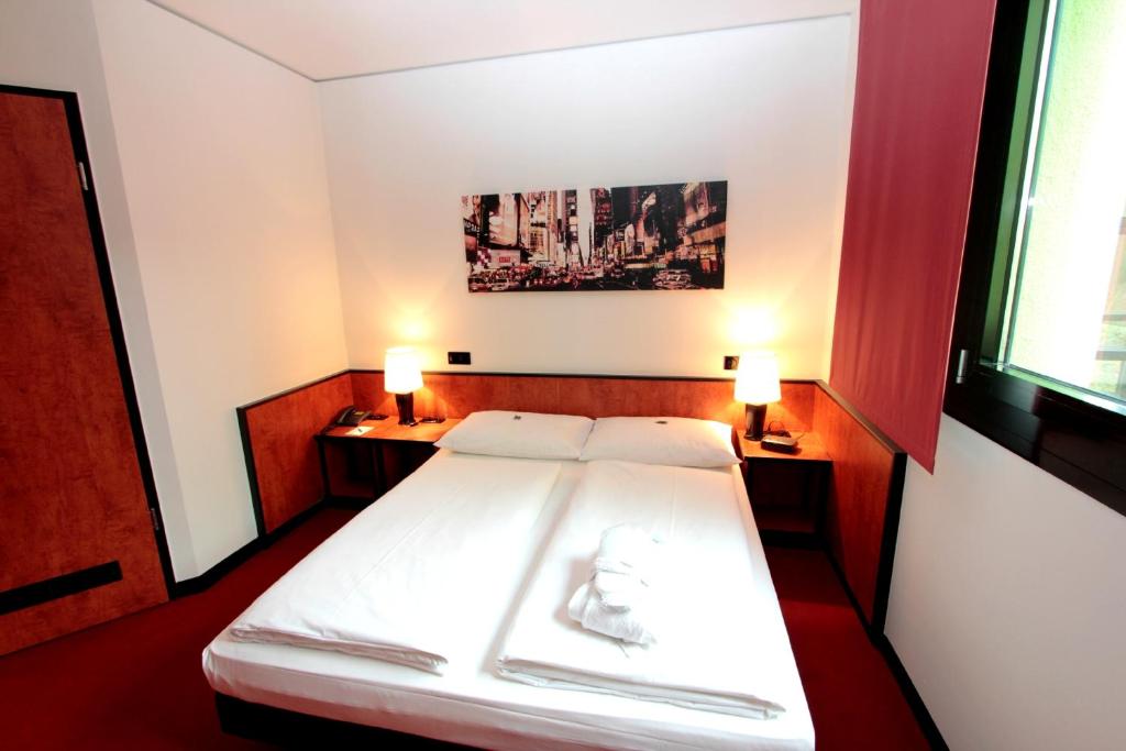 Двухместный (Стандартный двухместный номер с 1 кроватью) отеля Ara Hotel Comfort, Ингольштадт