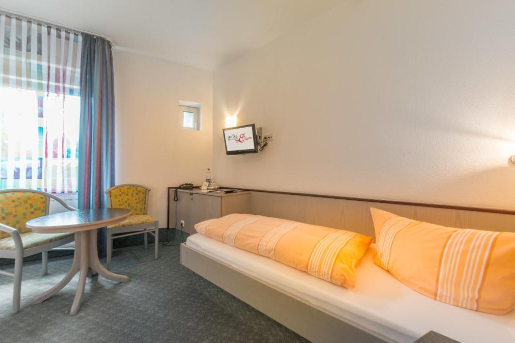 Двухместный (Стандартный двухместный номер с 2 отдельными кроватями) отеля Hotel Eigen, Галле (Восточная Германия)