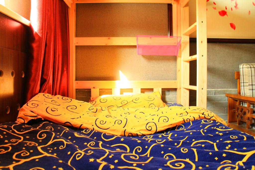 Номер (Предложение для граждан материковой части Китая - Кровать в общем номере для мужчин с 4 кроватями) хостела Lanzhou Up in the Wing Youth Hostel, Ланьчжоу