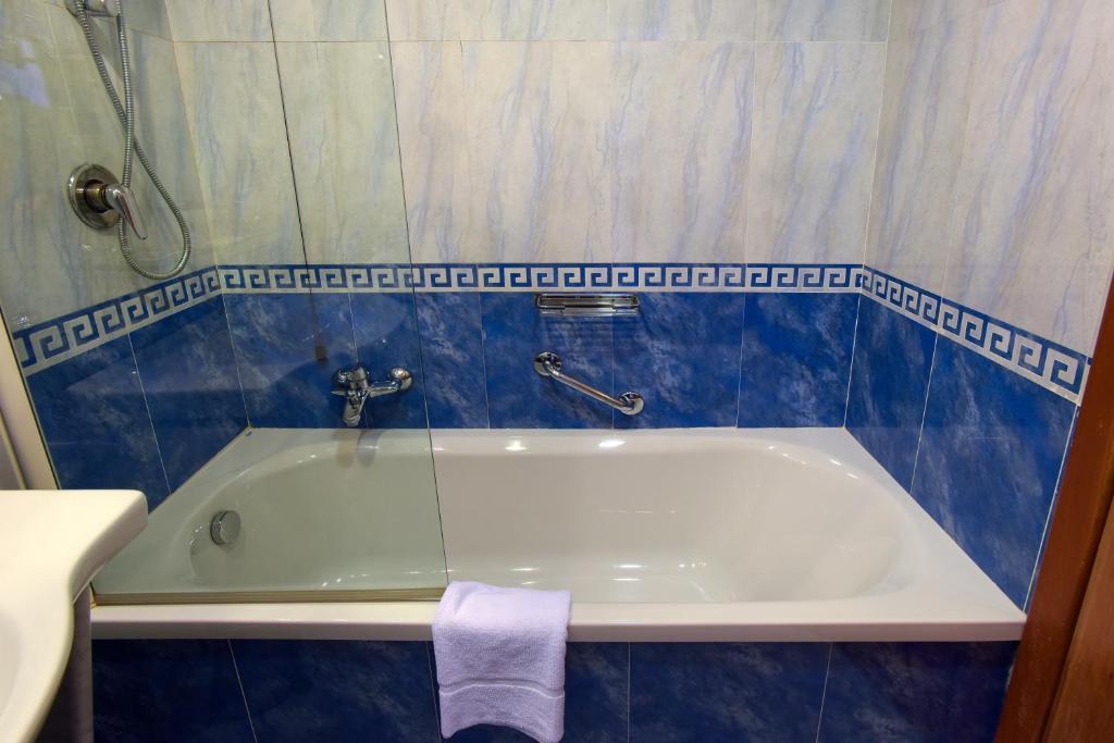 Двухместный (Классический двухместный номер с 2 отдельными кроватями) отеля Grand Hotel Tiberio, Рим