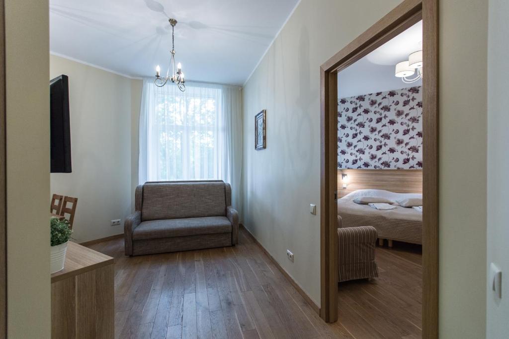 Апартаменты (Уютные апартаменты с 1 спальней и балконом), Riga Lux Apartments - Ernesta