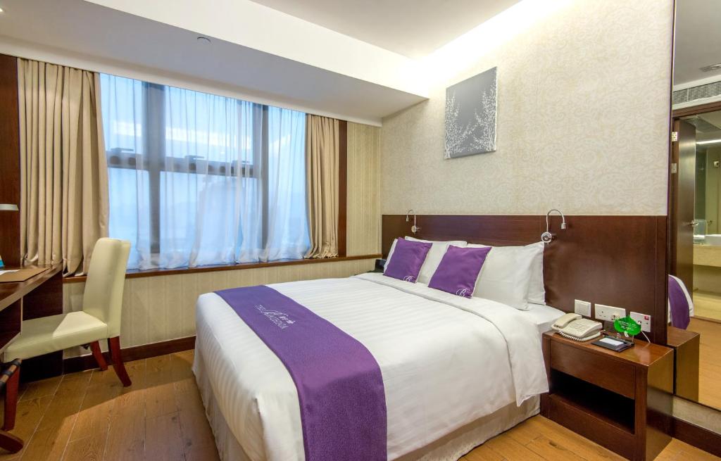 Двухместный (Улучшенный двухместный номер с 1 кроватью и видом на гавань) отеля The Bauhinia Hotel - Tsim Sha Tsui, Гонконг (город)