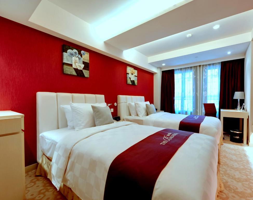 Двухместный (Улучшенный двухместный номер с 2 отдельными кроватями) отеля The Bauhinia Hotel - Central, Гонконг (город)