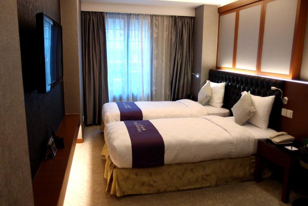 Двухместный (Двухместный номер Делюкс с 2 отдельными кроватями) отеля The Bauhinia Hotel - Central, Гонконг (город)
