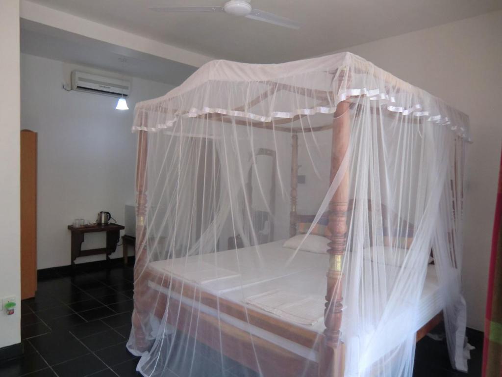 Двухместный (Стандартный двухместный номер с 1 кроватью) гостевого дома The Oasis Villa, Хиккадува