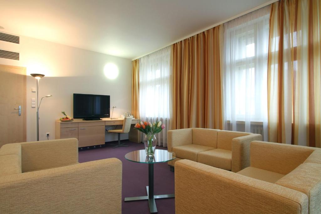 Сьюит (Люкс с 1 спальней и 2 дополнительными кроватями) отеля DAP, Прага