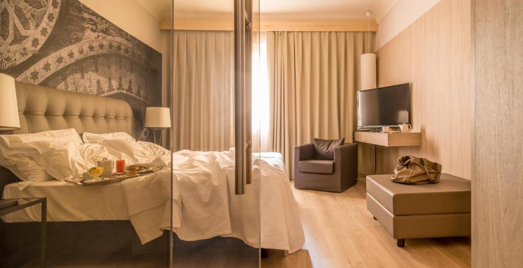 Двухместный (Представительский двухместный номер с 1 кроватью) отеля Hotel Federico II Central Palace & Spa, Палермо