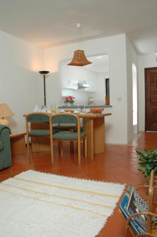 Апартаменты (Стандартные апартаменты с 1 спальней - В стоимость проживания включено питание по системе «полупансион») курортного отеля Balaia Golf Village, Албуфейра