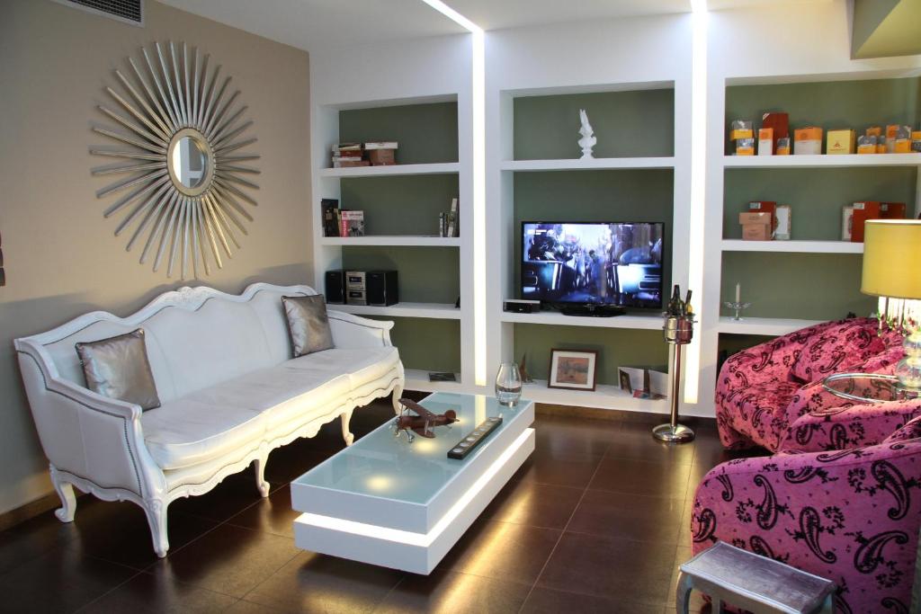 Апартаменты (Улучшенные апартаменты с 1 спальней) апарт-отеля Andromeda Suites, Афины