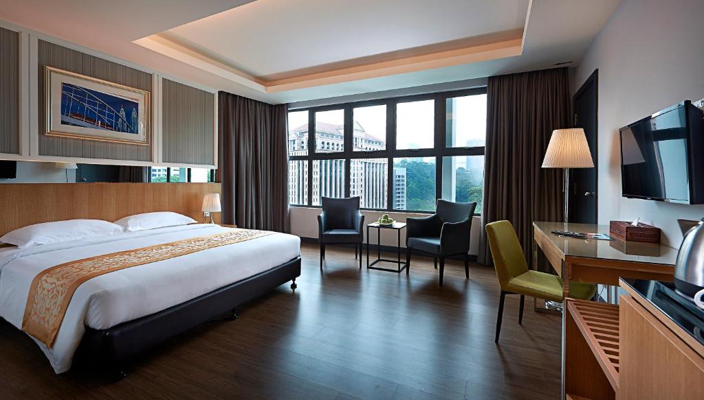 Двухместный (Deluxe King Room with KL Tower View) отеля Hotel Transit Kuala Lumpur, Куала-Лумпур