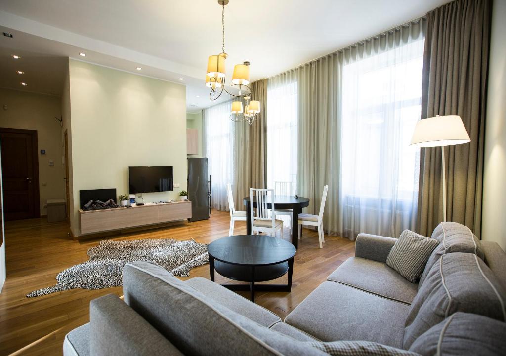 Апартаменты (Просторные апартаменты с 1 спальней и балконом.), Riga Lux Apartments - Ernesta