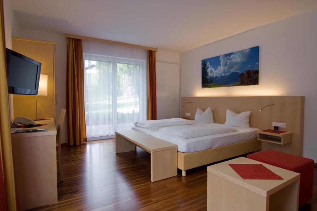 Двухместный (Улучшенный номер с парковкой) отеля Austria Classic Hotel Heiligkreuz, Инсбрук