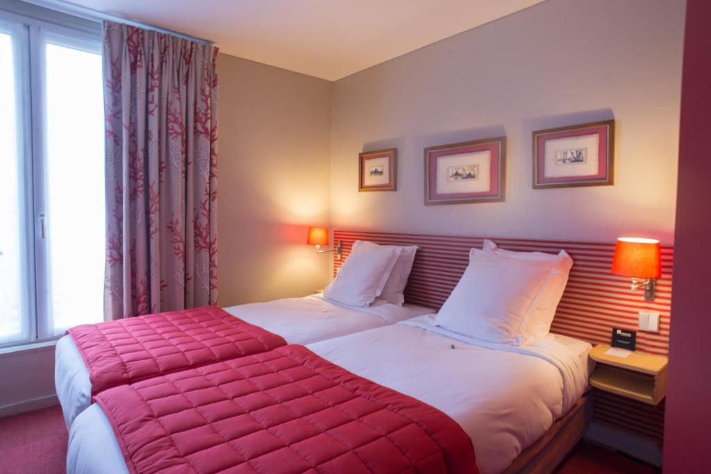 Двухместный (Двухместный номер с 2 отдельными кроватями и видом на Триумфальную арку) отеля Etoile Park Hotel, Париж