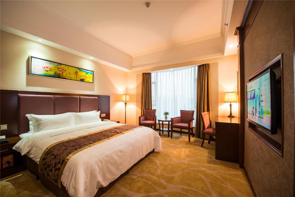 Двухместный (Номер Делюкс с кроватью размера «queen-size») отеля Foshan Jiagao Business Hotel, Фошань
