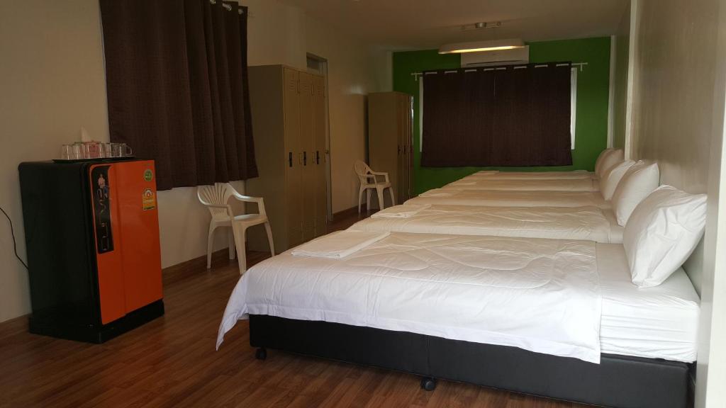 Одноместный (Номер с 6 односпальными кроватями и собственной ванной комнатой) хостела Varinda Hostel, Бангкок