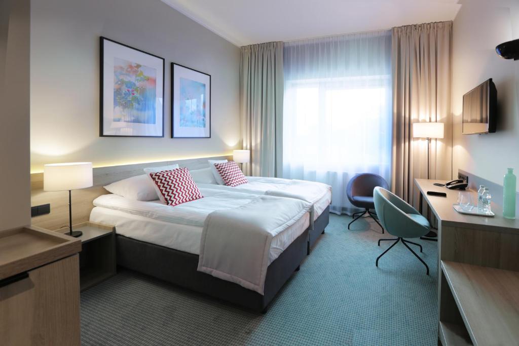 Двухместный (Двухместный номер «Комфорт» с 1 кроватью или 2 отдельными кроватями) курортного отеля Hotel FairPlayce, Познань