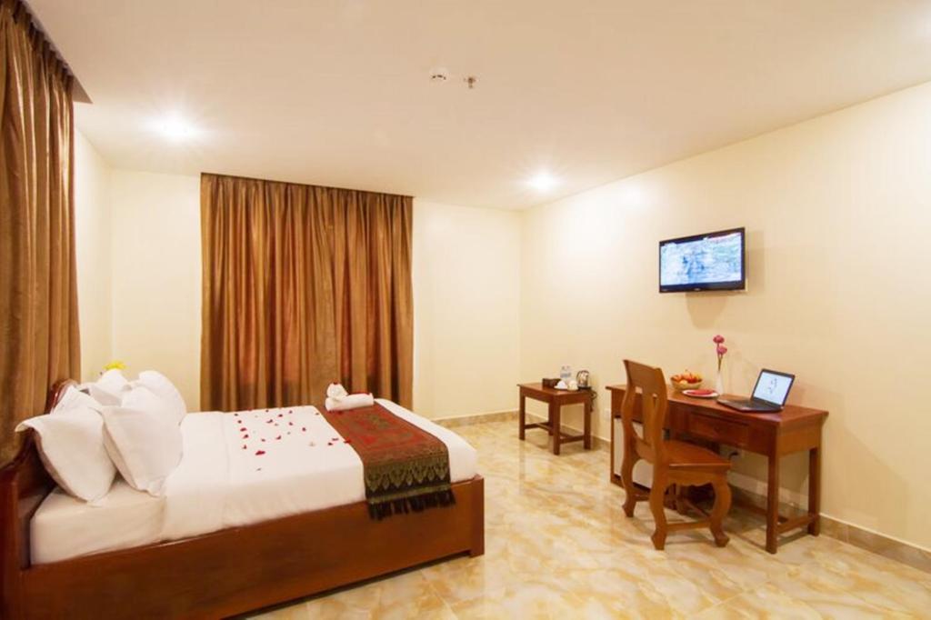 Двухместный (Улучшенный двухместный номер с 1 кроватью), Samnang Laor Phnom Penh Hotel